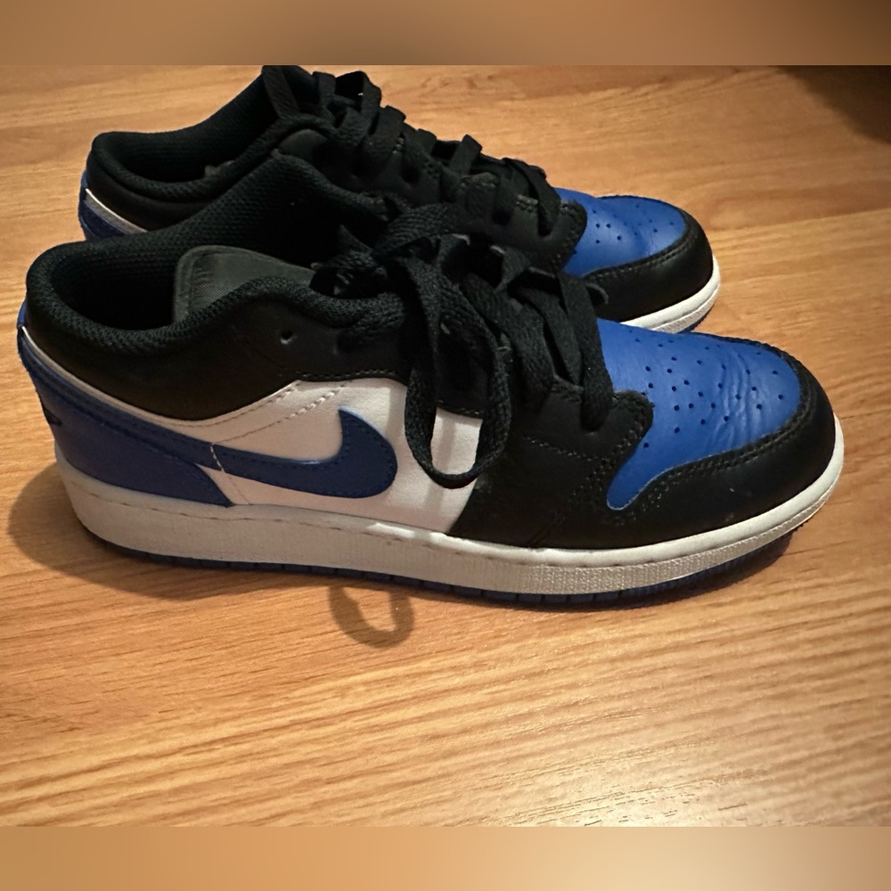 Youth low top Jordans - barely worn! Size 5.5